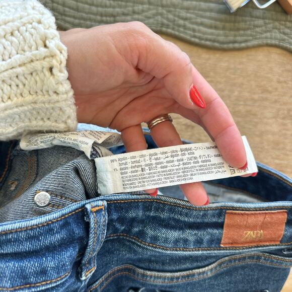 Zara Mid-Rise Raw Hem Straight Leg Jeans Medium Wash 4 - Picture 10 of 11